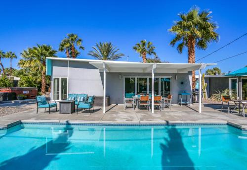 Popular attractions Area Nearby Property